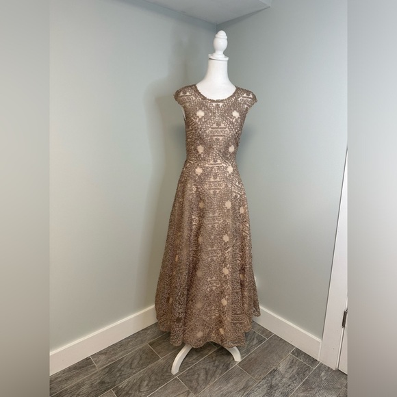 Anthropologie x BHLDN Sara Emanuel Presley  Embroidered Dress Gown  Neutral Sz 0 - Picture 3 of 17